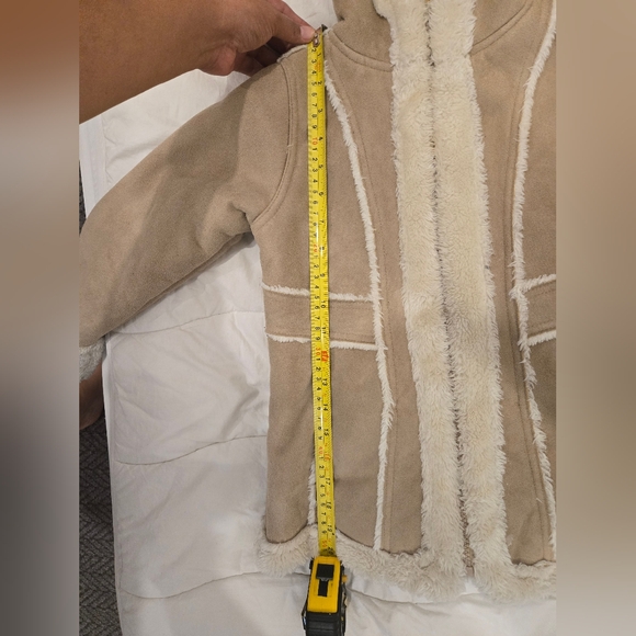 Cozy Tan Hooded‎ Kids Jacket with Faux Fur Trim - Picture 3 of 4